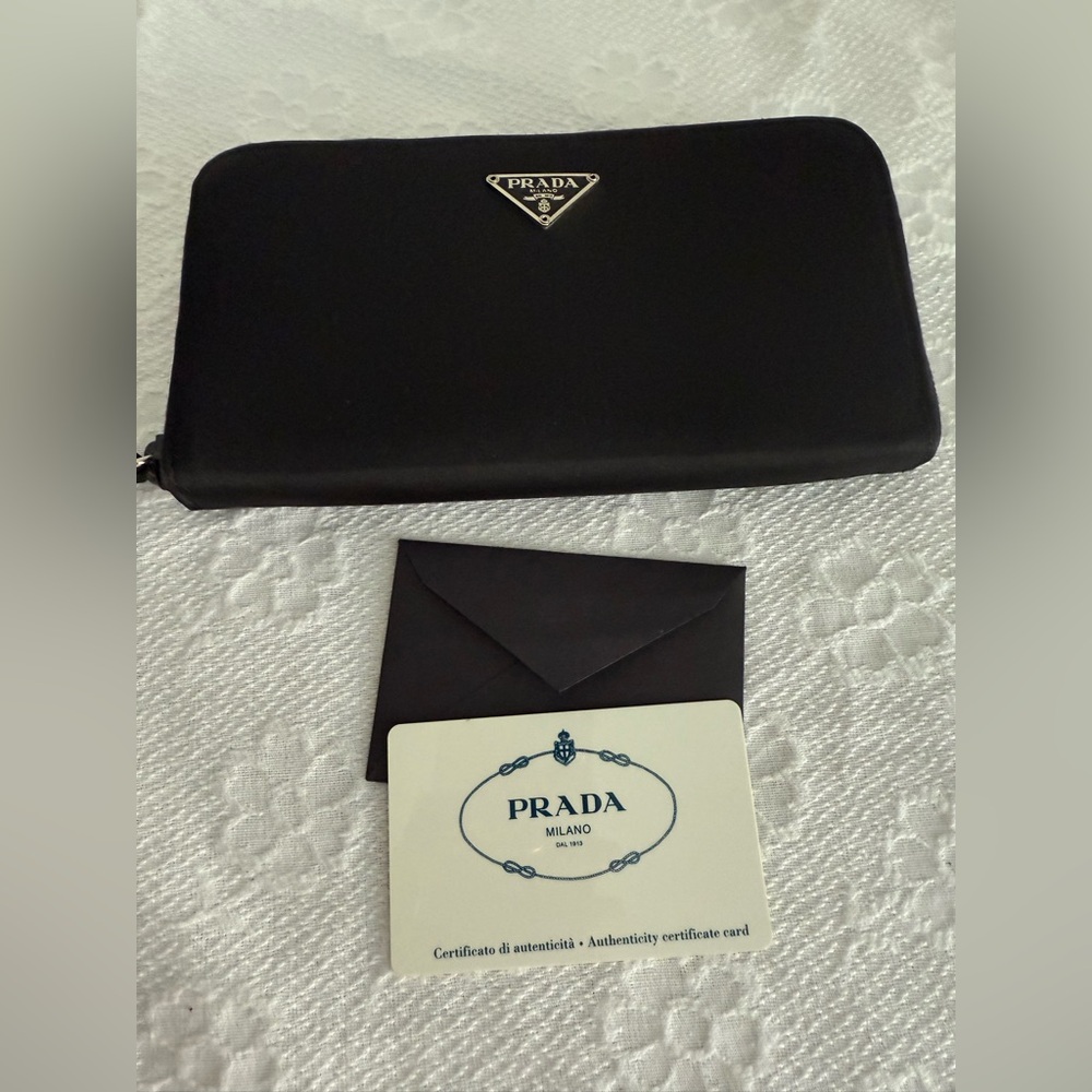 Prada logo plate Black Nylon zip around long Wallet  authentic like New - Picture 11 of 15